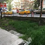 Kurtulus Park Private-Shared Apartment With Garden View